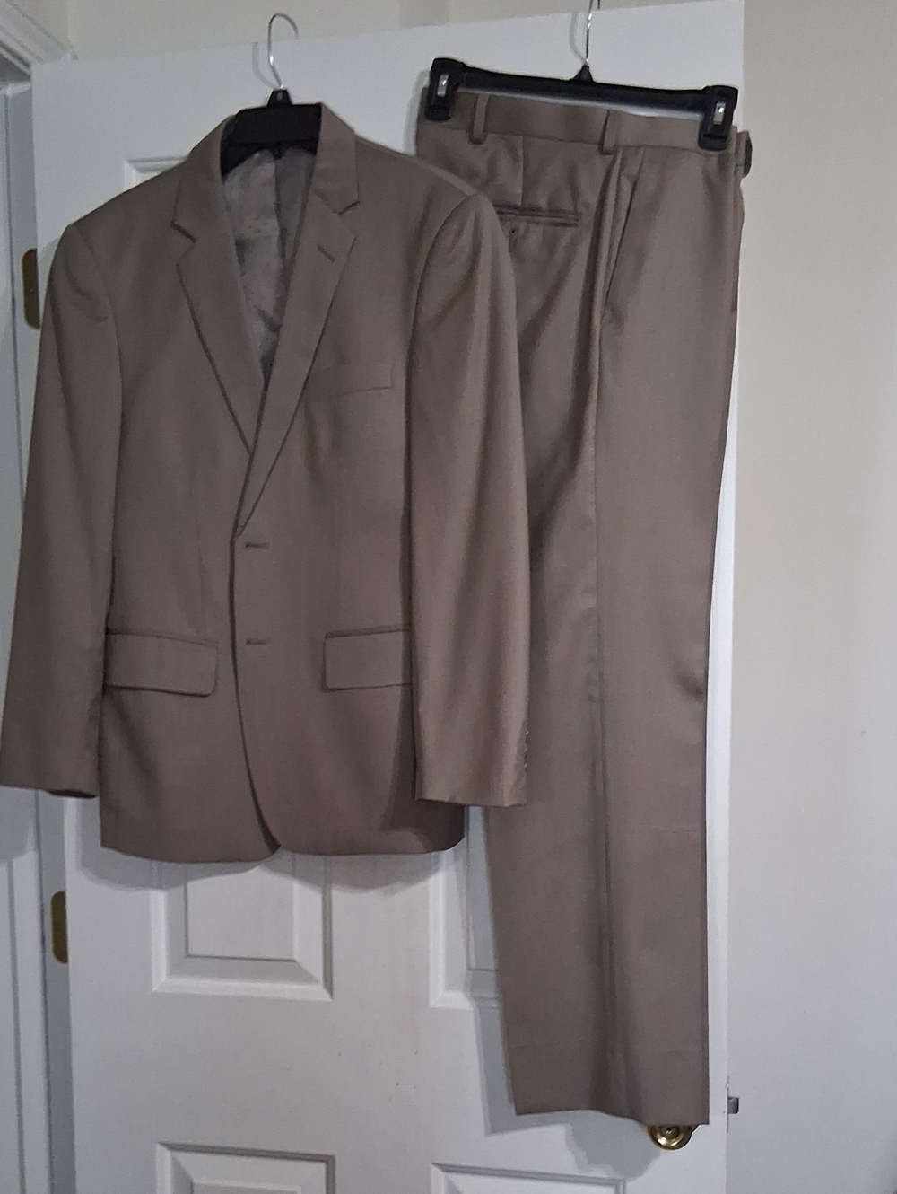 Men's Classic Taupe Two-Piece Suit - Tailored Jacket & Flat-Front Trousers